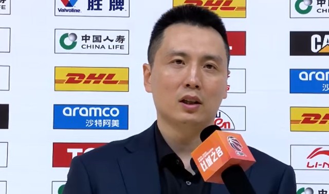 世界杯历届冠军-上海队更衣室，卢伟讲话内容曝光！球迷：杜锋怎么看？