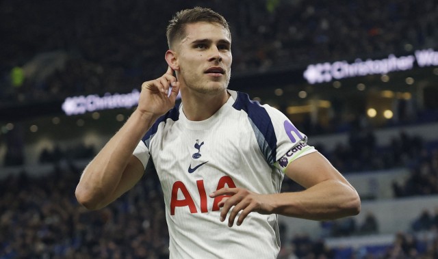 世界杯历届冠军-评论员：如果有报价热刺应该出售范德芬，但不希望他去利物浦