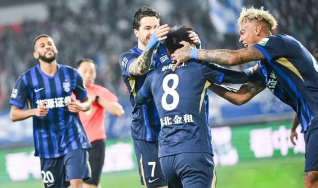 世界杯决赛记录-阿贤捅穿大连 主任杀回梭鱼湾！李昂被绍尔过得干净 安佩姆也想试